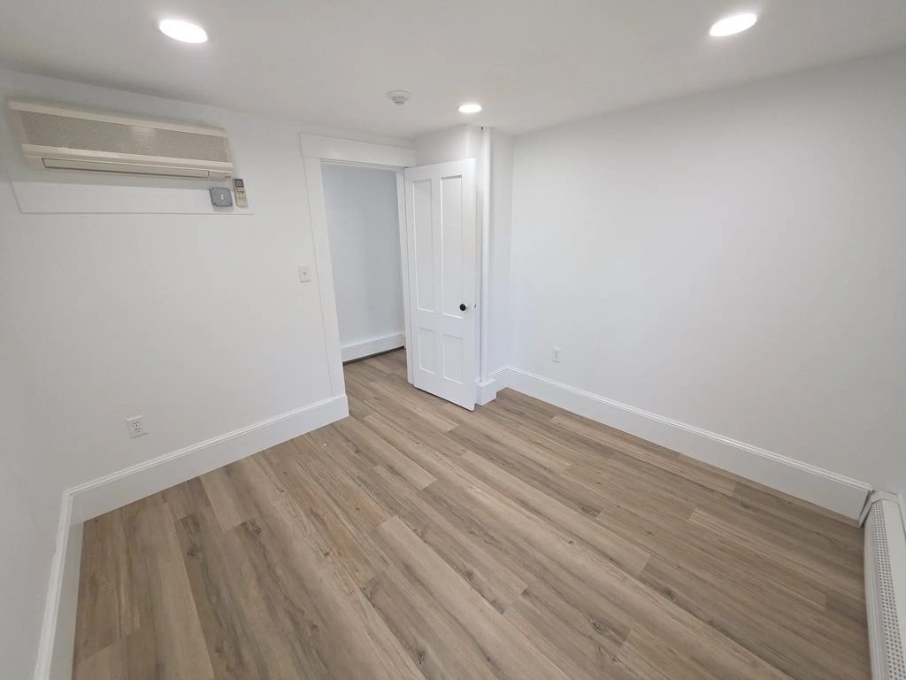 8 Hollis St #c4, Groton