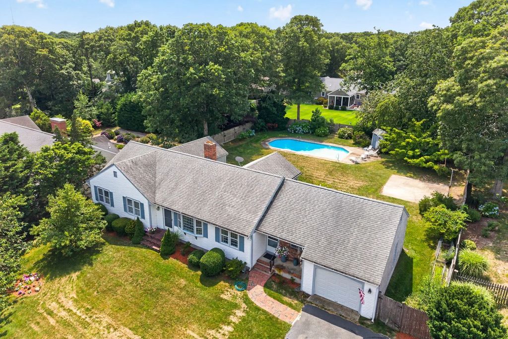21 Clearview Drive, Dennis