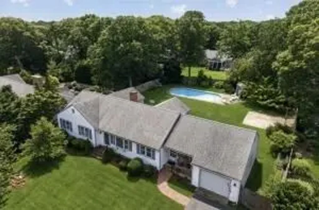 21 Clearview Drive, Dennis