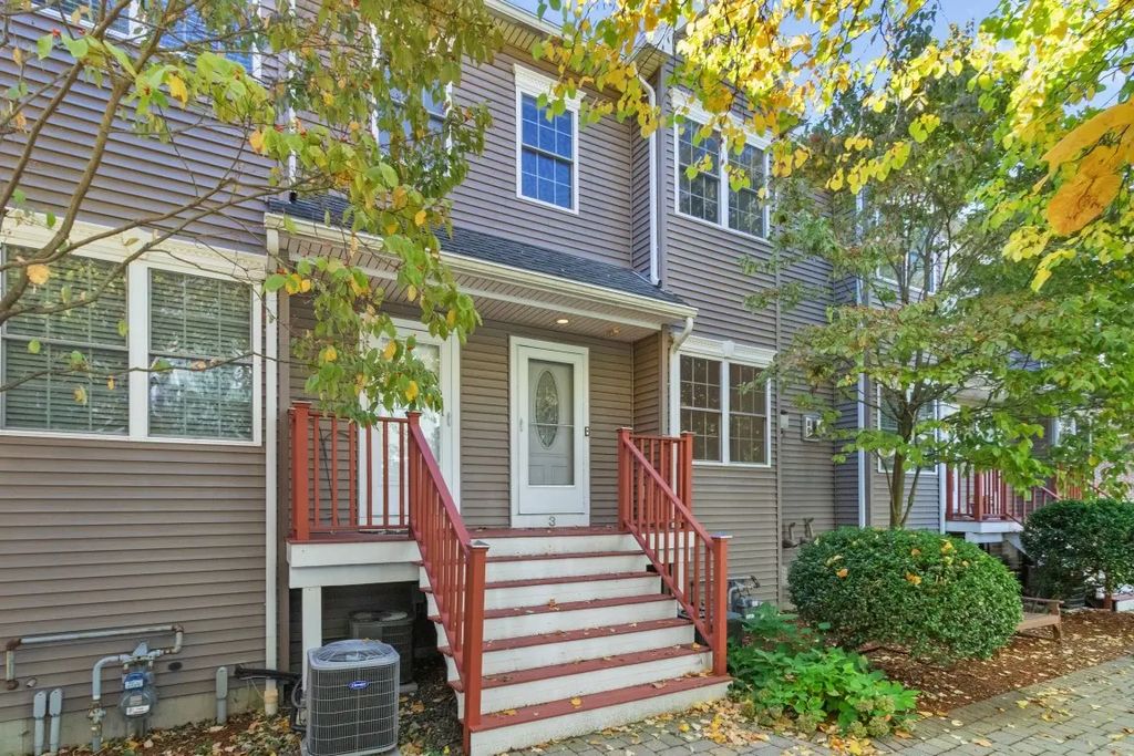 25 Hastings Ave #3, Waltham