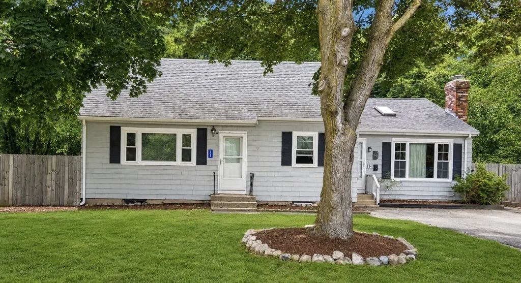11 Munroe Dr, Plainville
