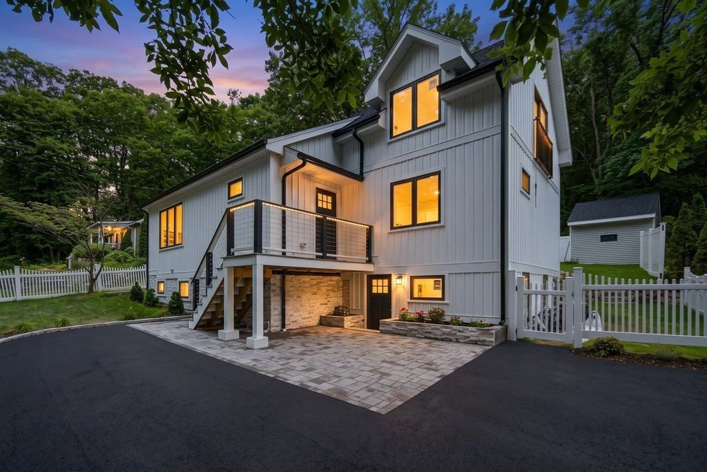 6 Amherst Rd, Hopkinton