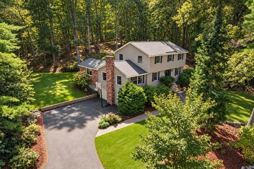 108 Kristin Dr Ext, Chelmsford