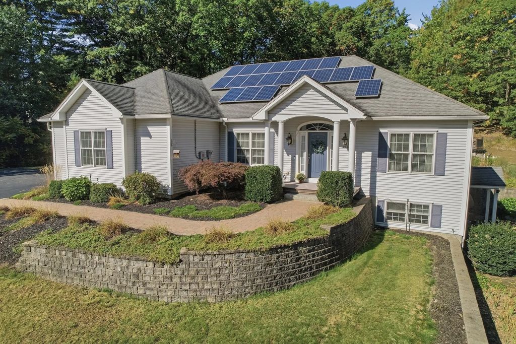 429 Wanoosnoc Road, Fitchburg