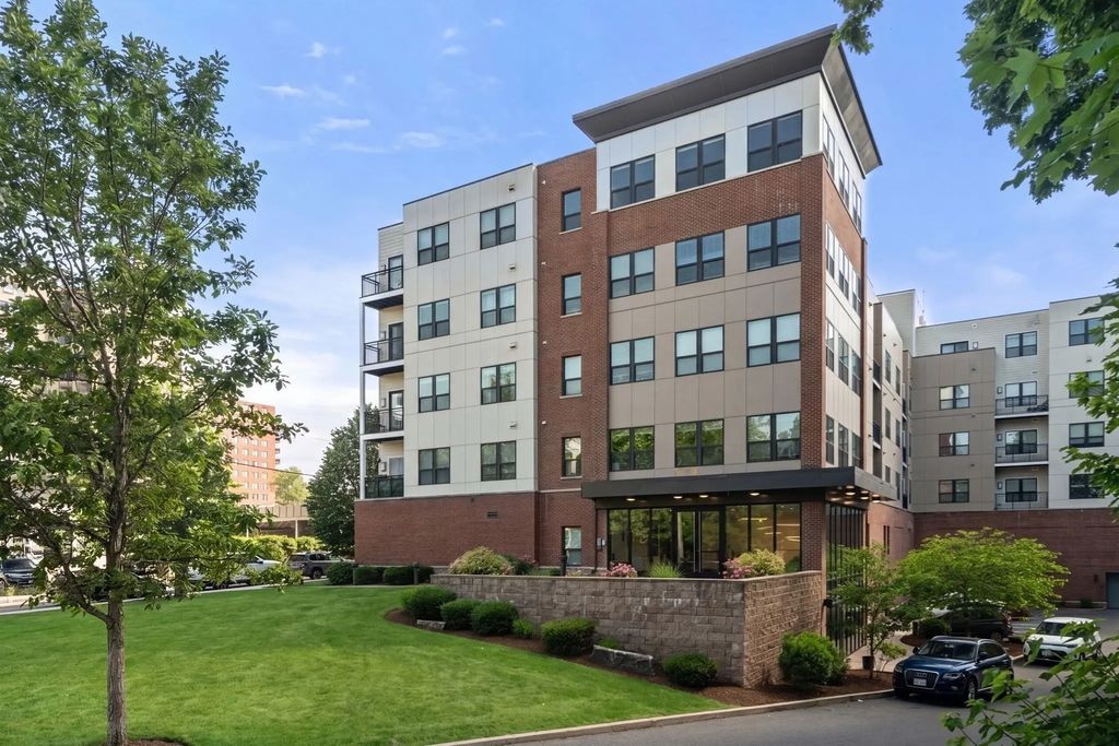 999 Hancock St #313, Quincy