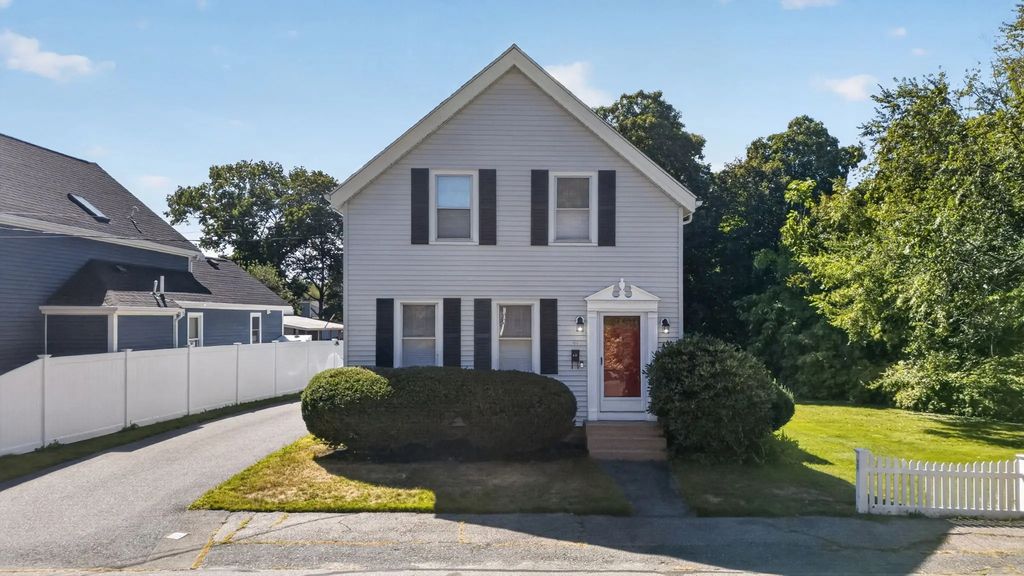 49 Greenhood St, Dedham
