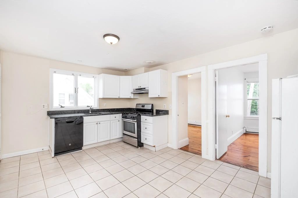 12 Kilby St #2l, Somerville