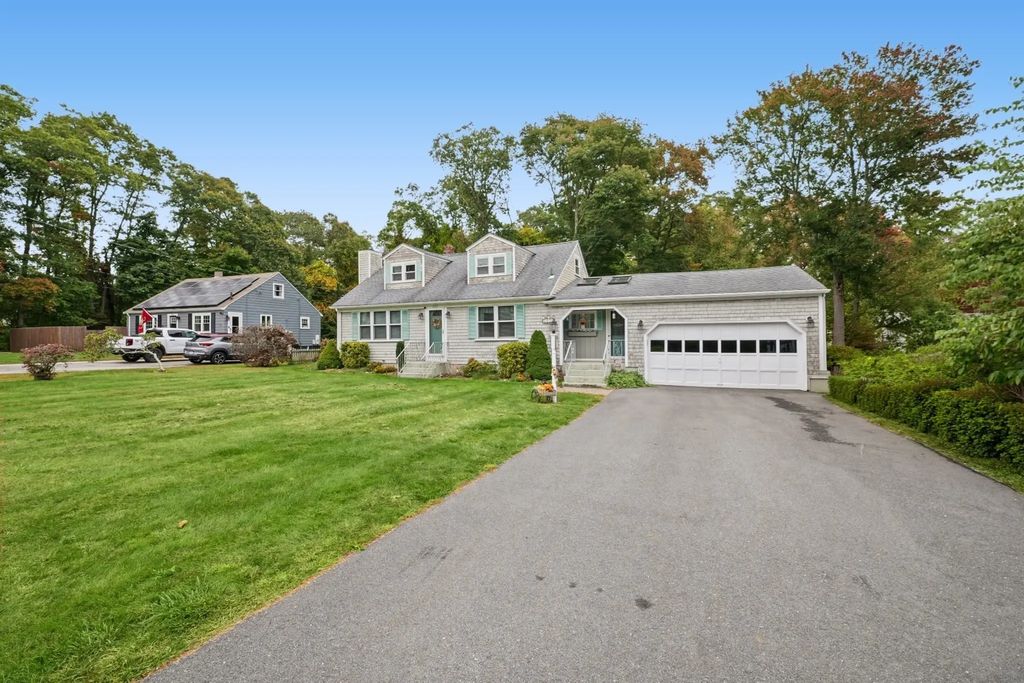 420 Crandall Road, Tiverton