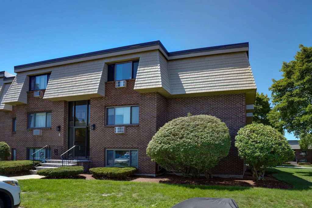 6 Hallmark Gdns #9, Burlington