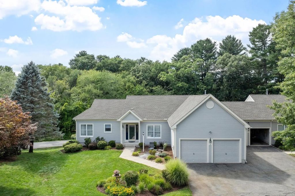 2 Nelson Cir, Bedford