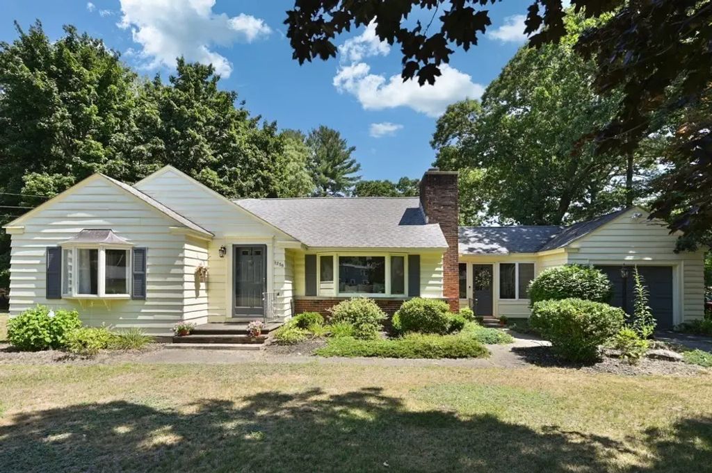 1258 Whipple Road, Tewksbury