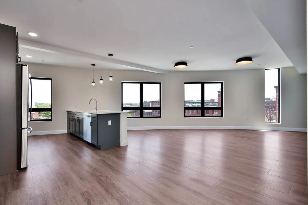 215 Canal St. #3, Lawrence