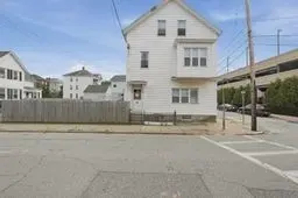 341 Osborn St, Fall River