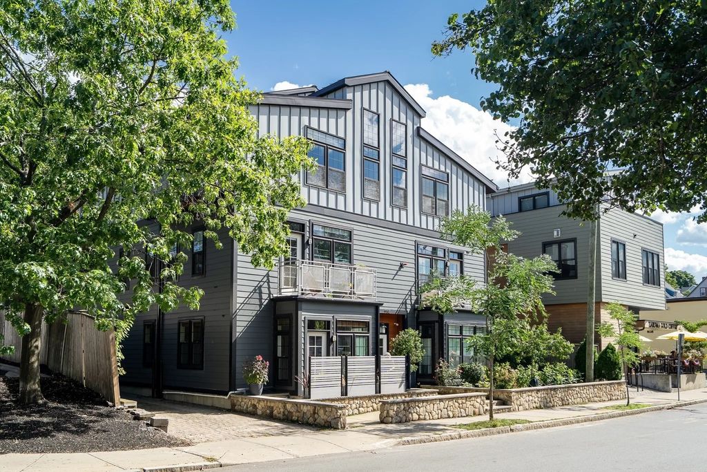 235 Lowell St #1, Somerville