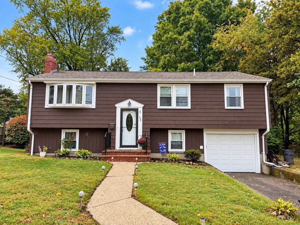 494 Pine St, Weymouth