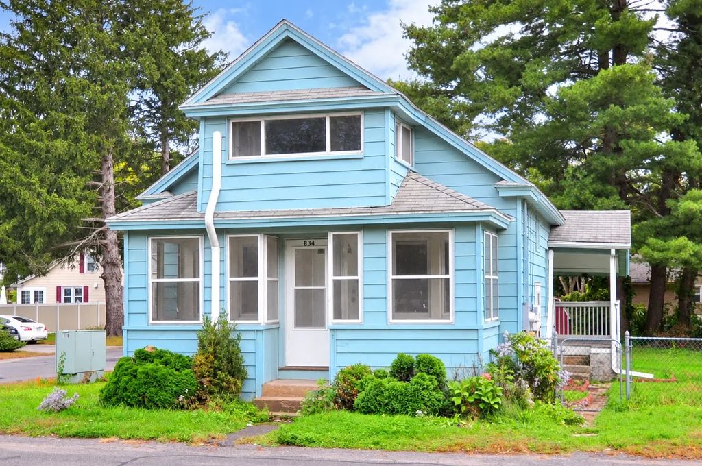 834 East St, Ludlow