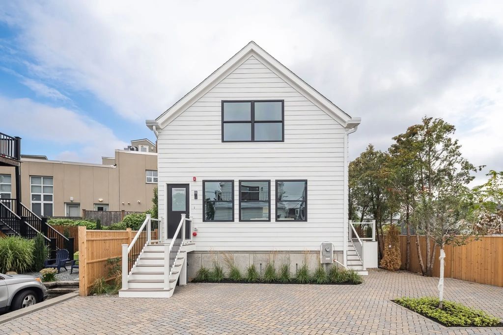 60 Franklin St #3, Somerville