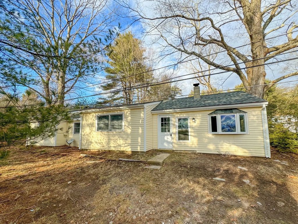 16 School House Cross Rd, Brookfield