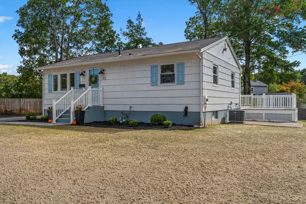 22 Brookside Rd, Rockland