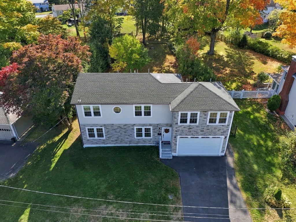 18 Elmcrest Road, North Andover