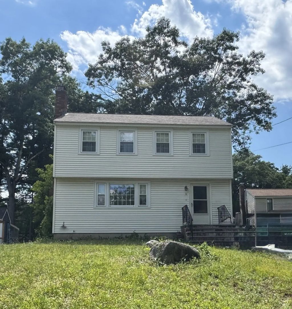 98 Tyler Rd, Tewksbury