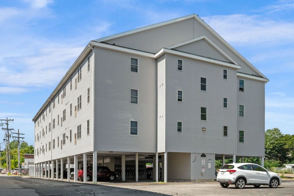 107 Foster St #304, Peabody