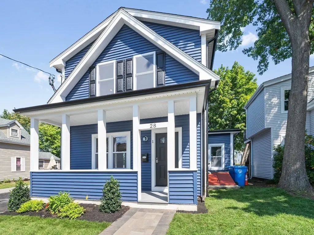 28 Ash Street #1, Waltham
