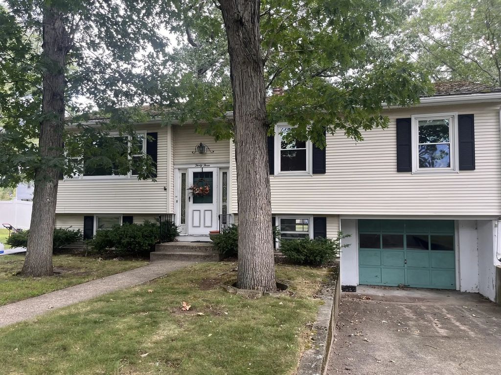 33 Rand Ave, Attleboro