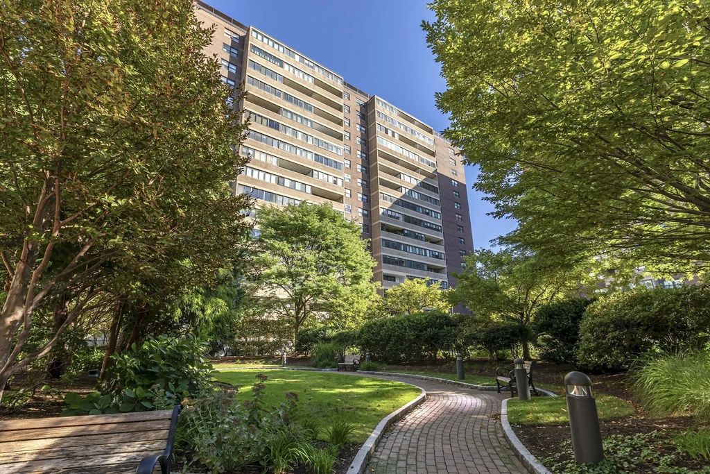 9 Hawthorne Place #7g, Boston