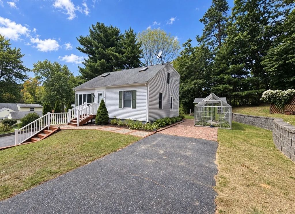 6 North Lane, Monson