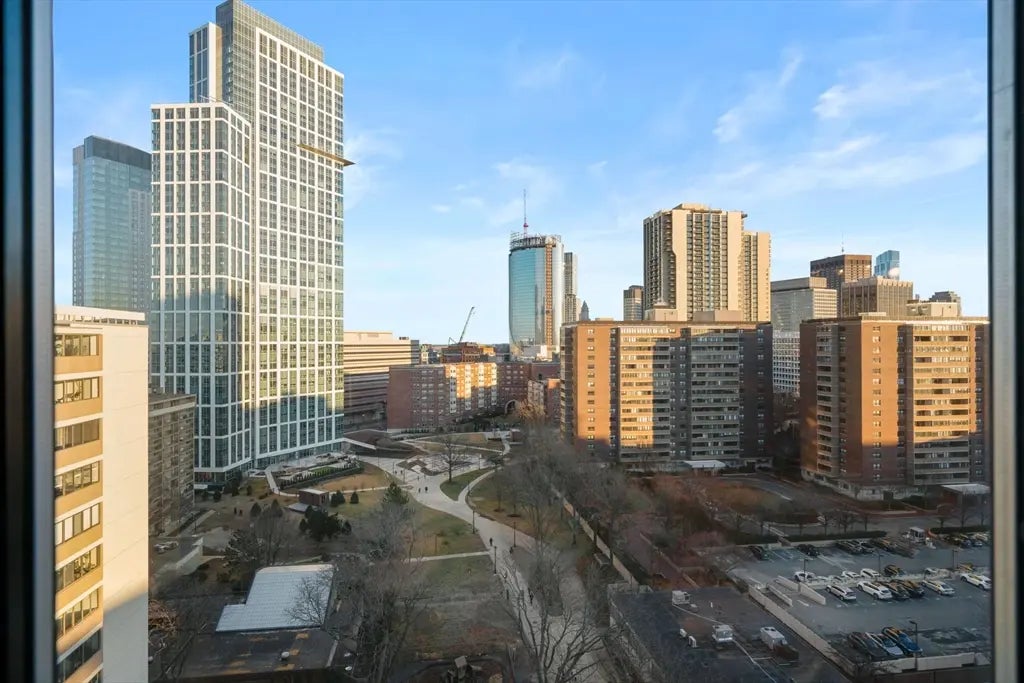 8 Whittier Place #17e, Boston