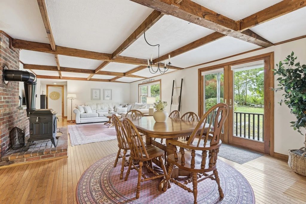 5 Lowell Rd, Westford