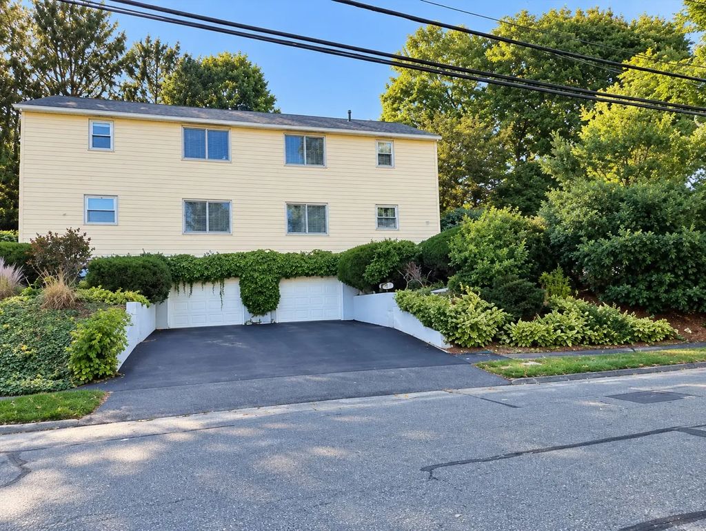 15 Eliot Rd #15, Needham