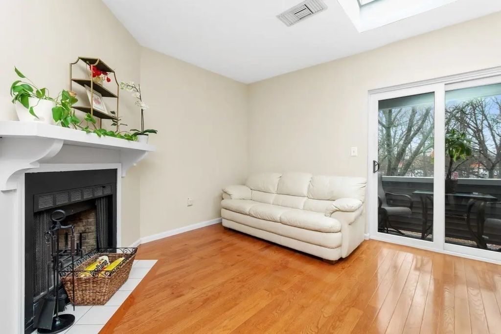 1210 Vfw Pkwy #12, Boston