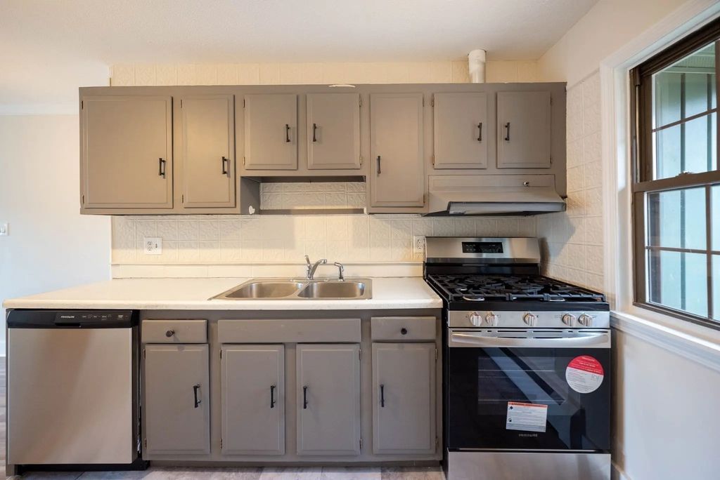 549 Russell Rd #12d, Westfield