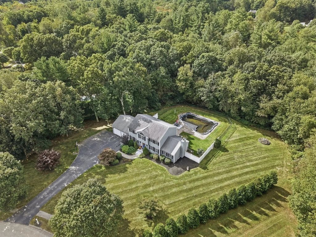 7 Keely Dr, Charlton