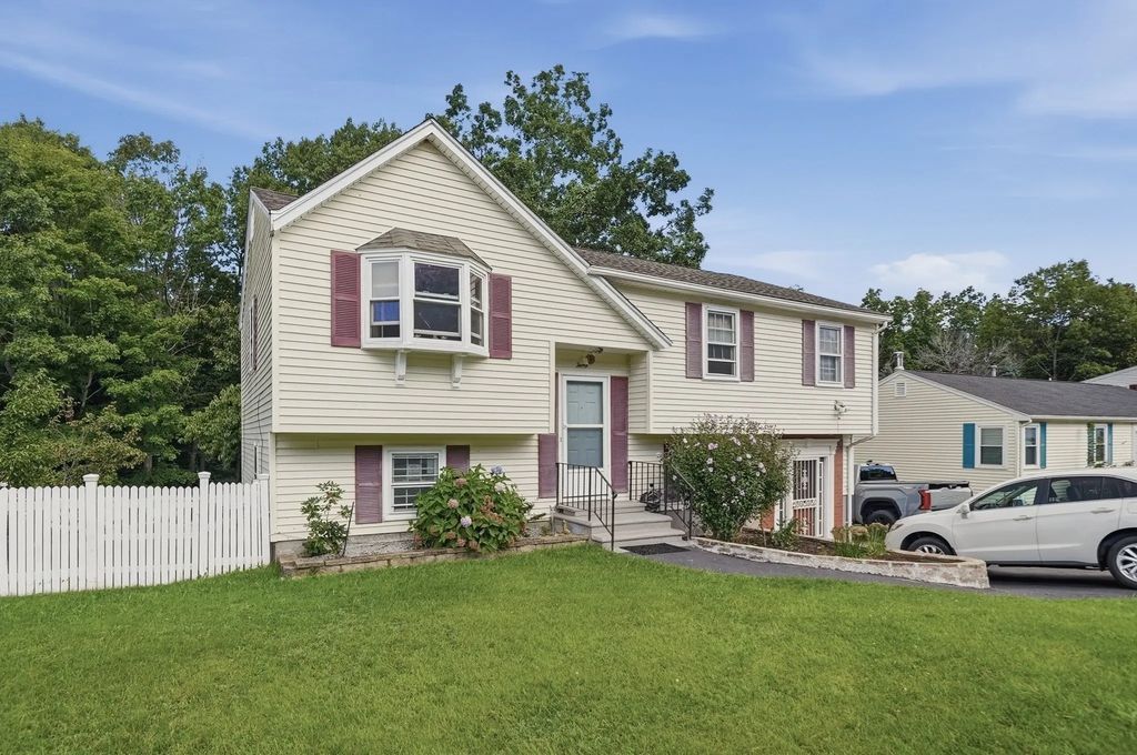 30 Parsons Hill Dr, Worcester