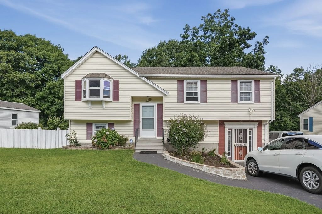 30 Parsons Hill Dr, Worcester