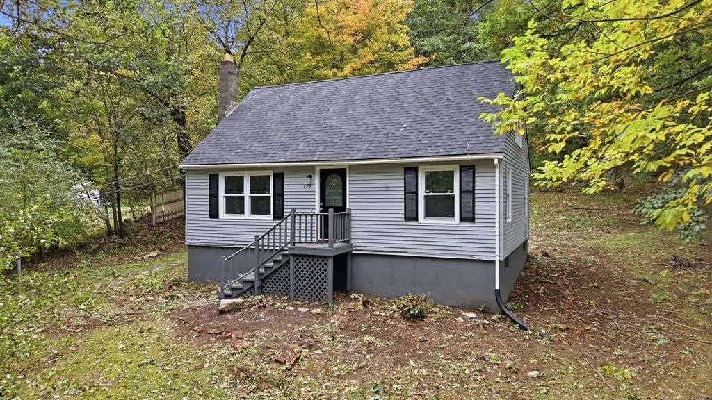 293 Mill St, Gardner