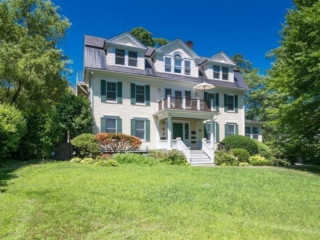 88 Round Hill Rd #2, Northampton