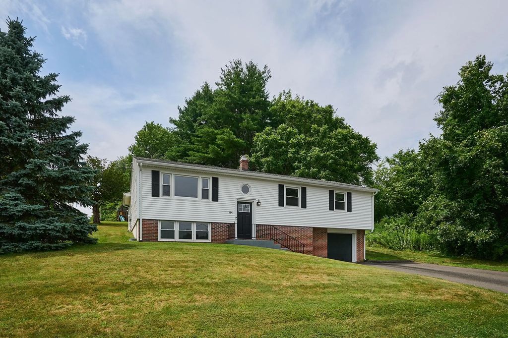 194 Pleasant St, East Longmeadow