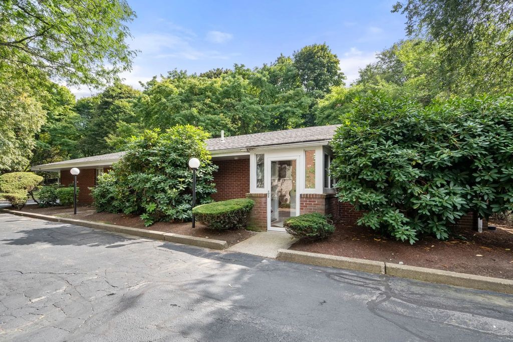 18 Chestnut Pl, Brookline