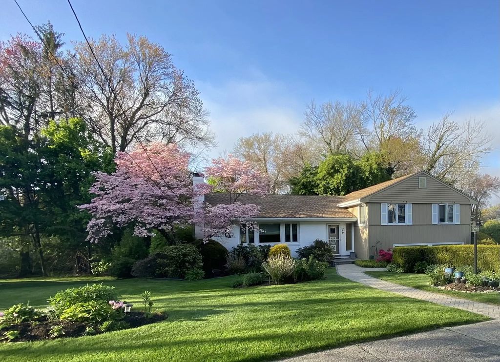 83 Bound Brook Road, Newton