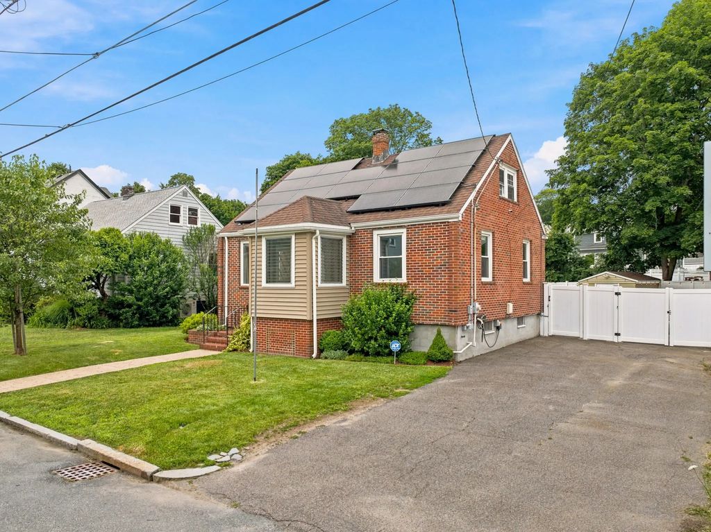 32 North Mountain, Melrose