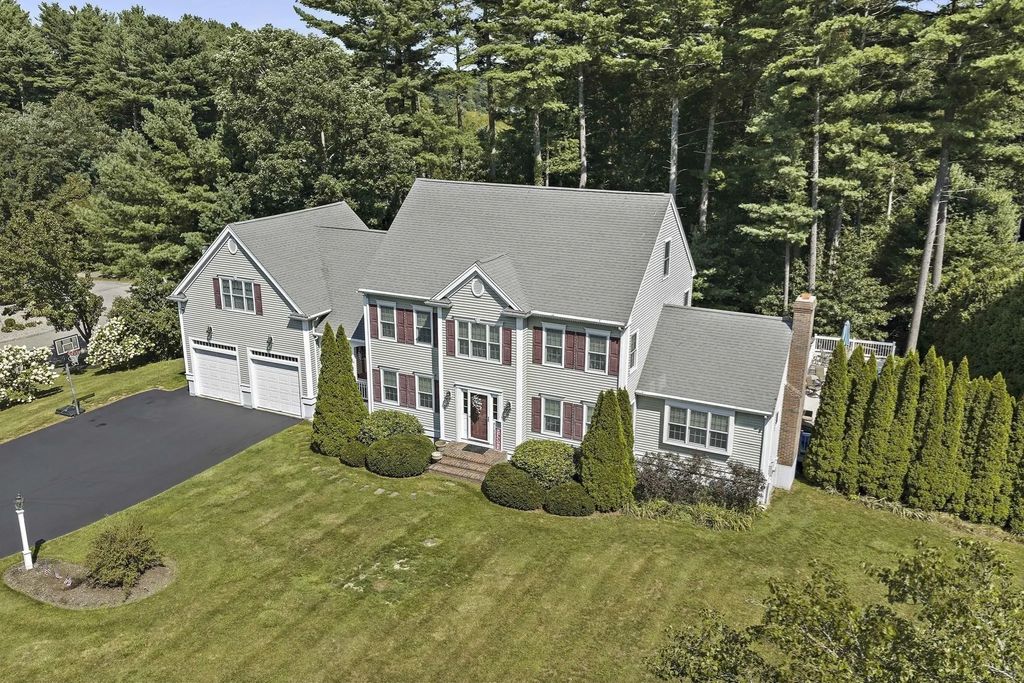 49 Lantern Ln, Pembroke