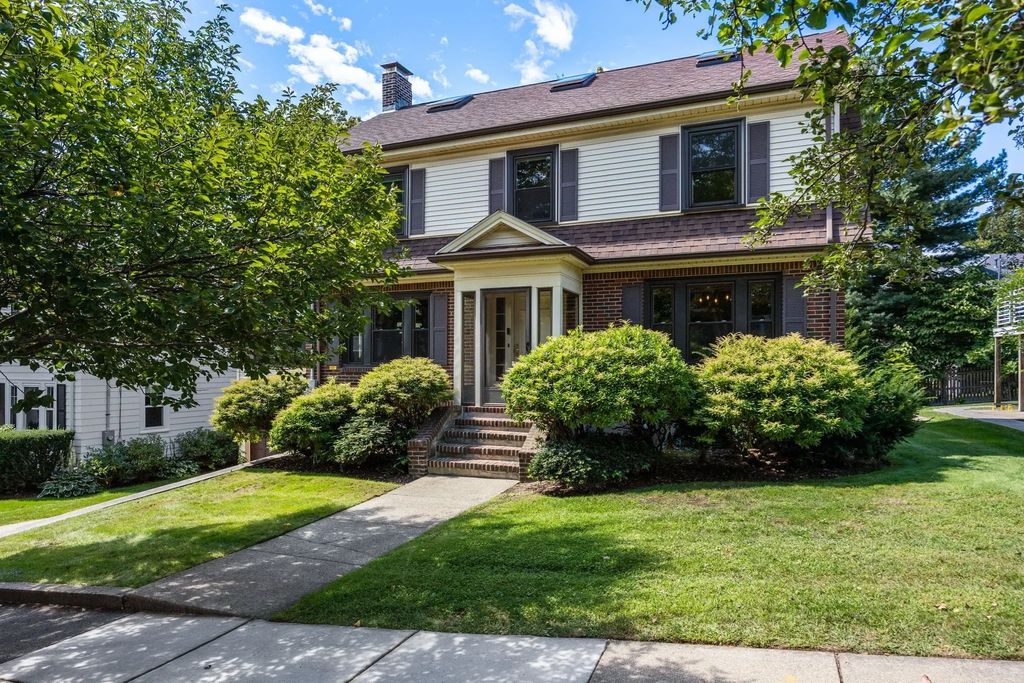 25 Lovell Rd, Watertown