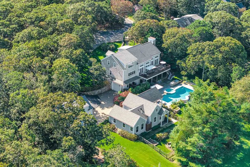 29 Llewellyn Way, Edgartown