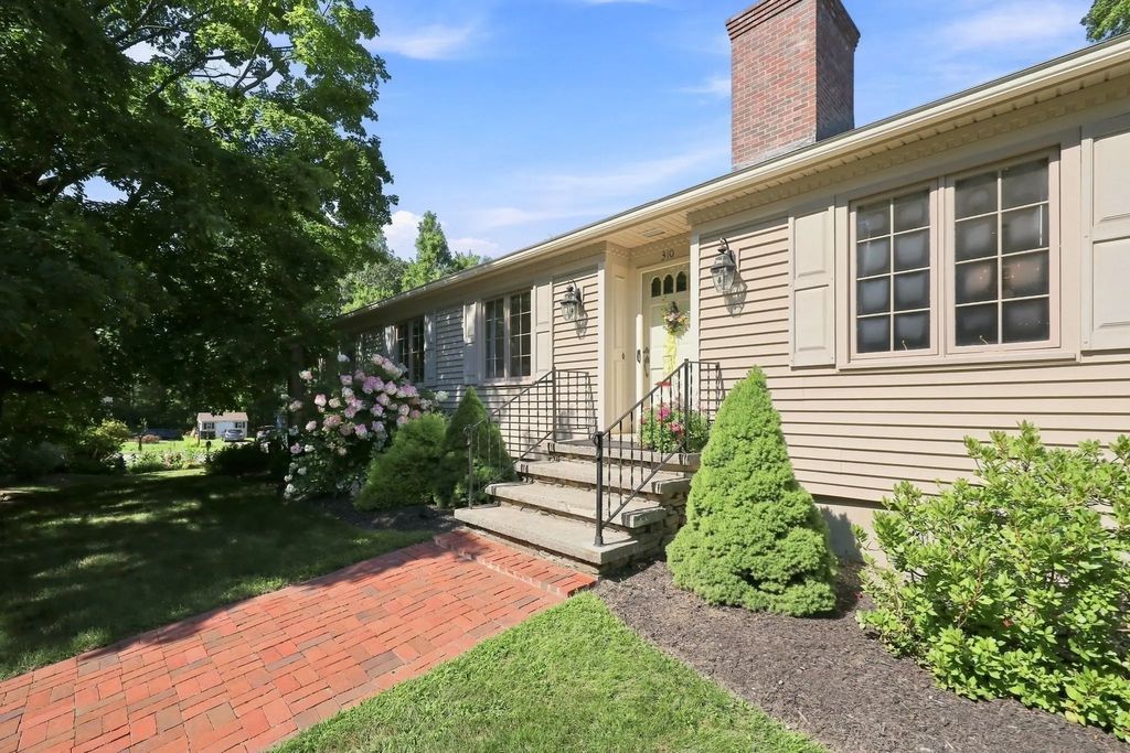 310 Briarwood Avenue, Southbridge