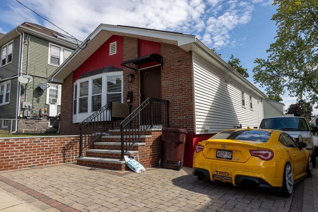 41 Dedham St, Revere