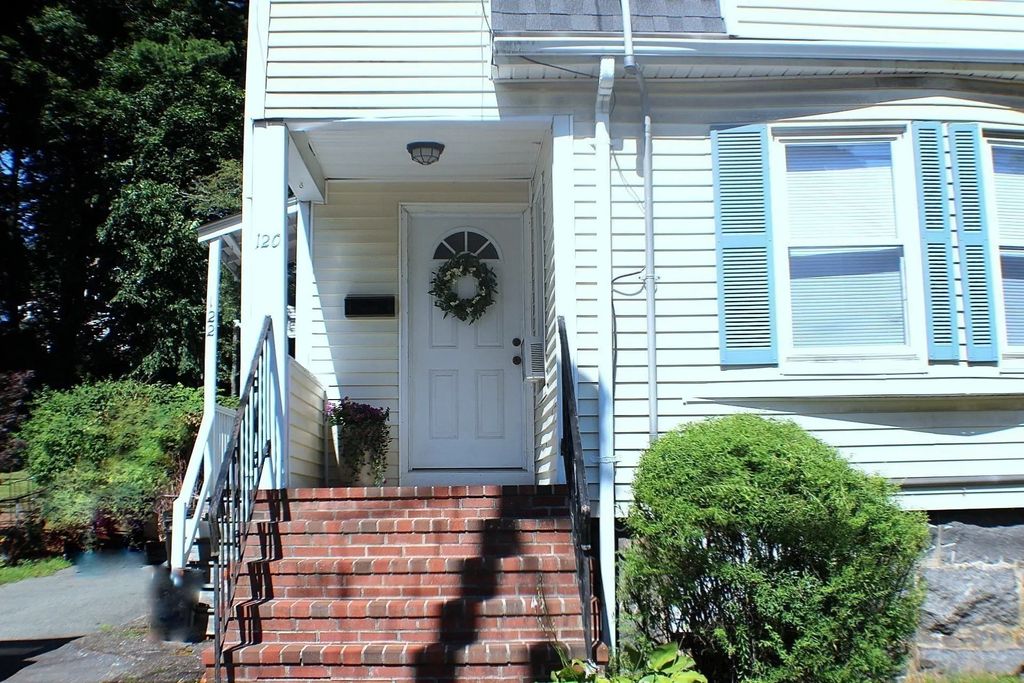 120 Glendale Rd #1, Quincy